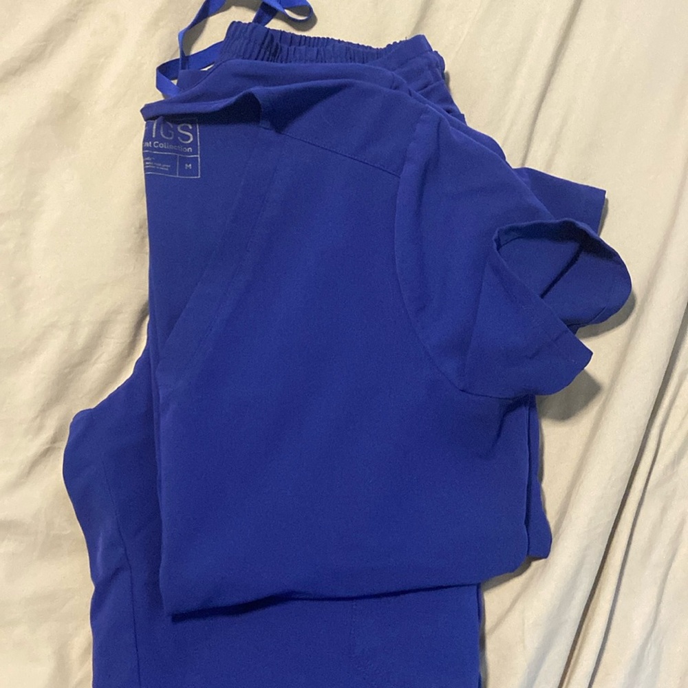 Figs Women's Royal Blue Scrub Set